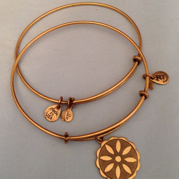 ***SOLD***Star of Venus Alex and Ani