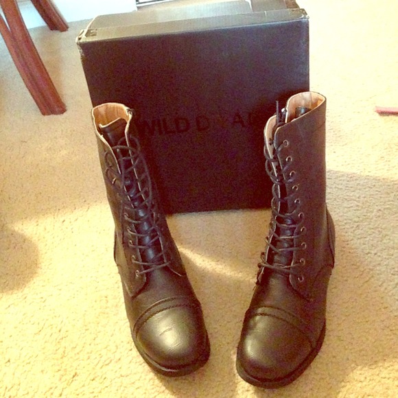 BRAND NEW BLACK MILITARY BOOTS!