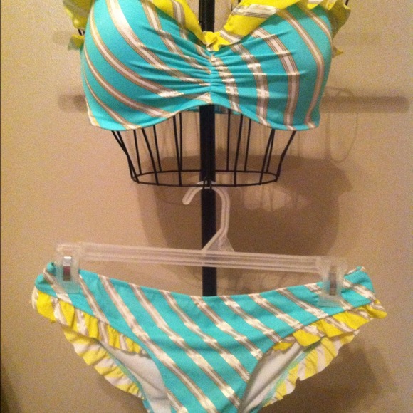 Victoria's Secret Seafoam Ruffle Swimsuit, NWT