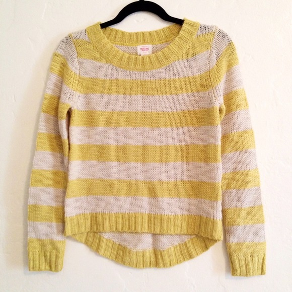 💥 SOLD 💥 Mossimo Yellow Sweater
