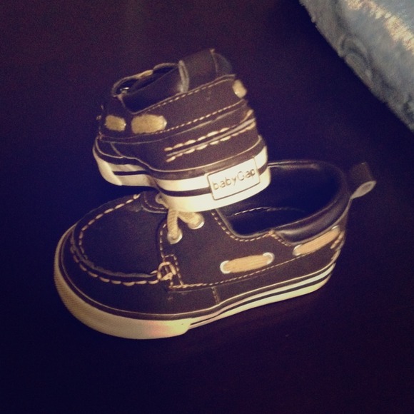 **SOLD** Toddler Gap shoes