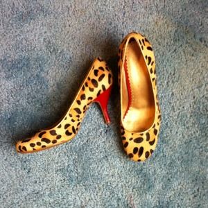 Kenneth Cole Reaction leopard pumps red heels