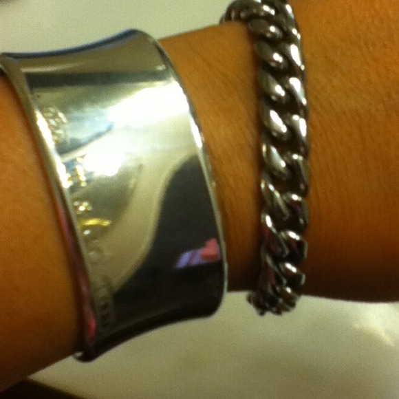 Beautiful shiny EDFORCE Brand Bracelet - Picture 4 of 4