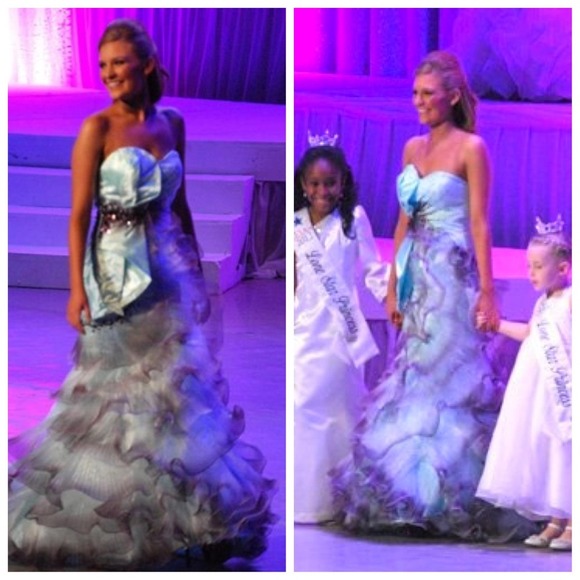 💎STUNNING PAGEANT/PROM GOWN👗