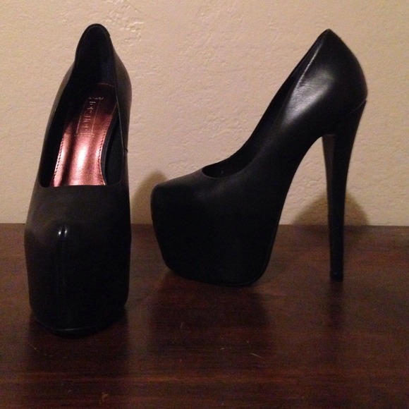Topshop SUPREME Extreme Platform Pumps