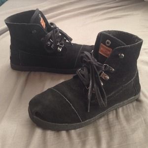 TOMS Highlands Black Suede Fleece Wmn's Botas