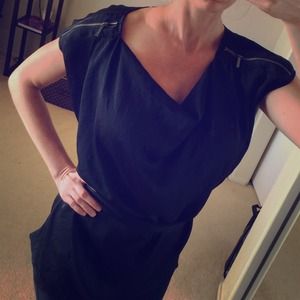 ❌SOLD❌Micheal Kors silky black top with zipper