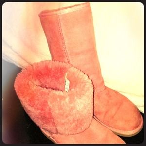Tall pink uggs size 6 worn 5 times at most