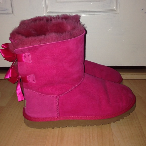 Pink bowed uggs, size 5 - Picture 3 of 3