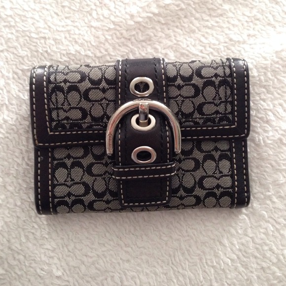 AUTHENTIC coach wallet