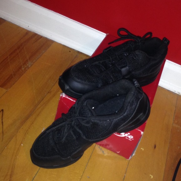 Capezio Dance sneakers