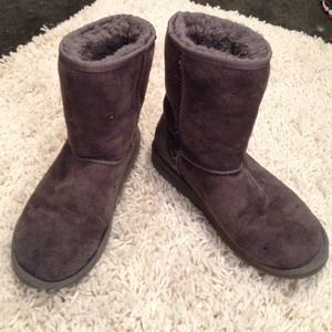Grey Short Uggs