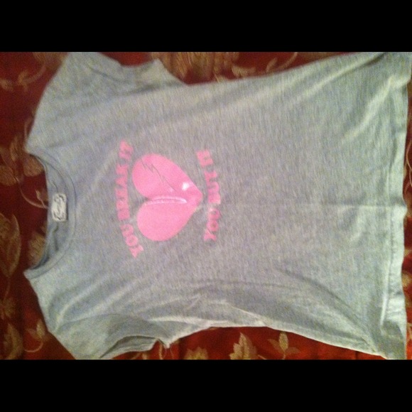 Grey t-shirt