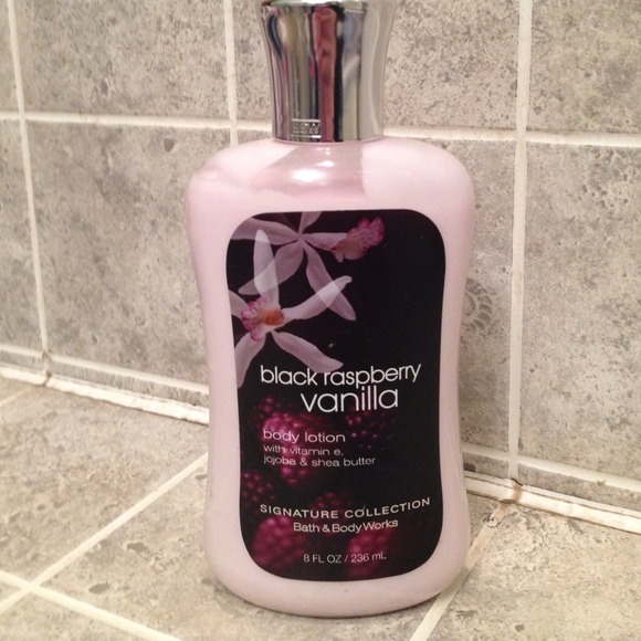 🚫TRADED🚫Black raspberry vanilla body lotion