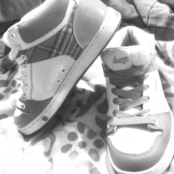 🌟Size 7 DVS Sneakers🌟 - Picture 1 of 3