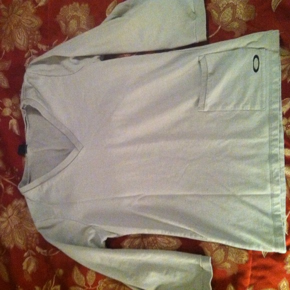 Oakley athletic top