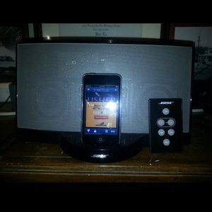Ipod touch 8gb and Bose Dock w remote combo