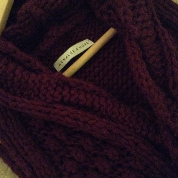 VEST KNIT BURGUNDY WITH BUTTONS - Picture 3 of 3