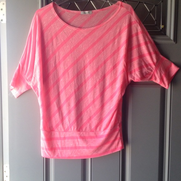 *SOLD* Neon pink batwing top NWOT