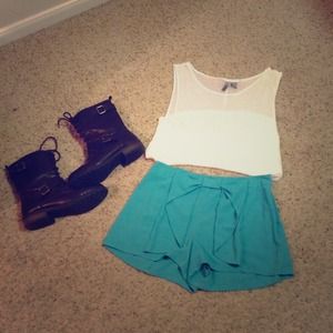 ❗️HOLD❗️Turquoise bow shorts