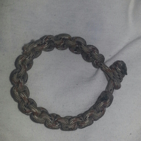 Paracord bracelet