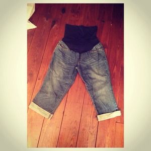 Maternity jean capris NWOT