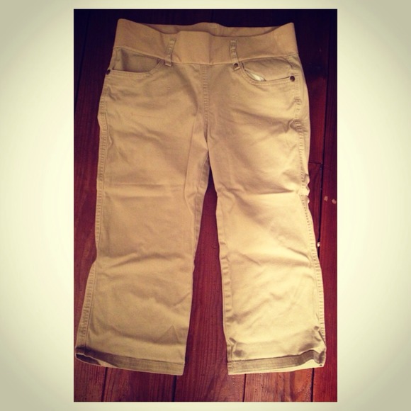 Maternity khaki capris