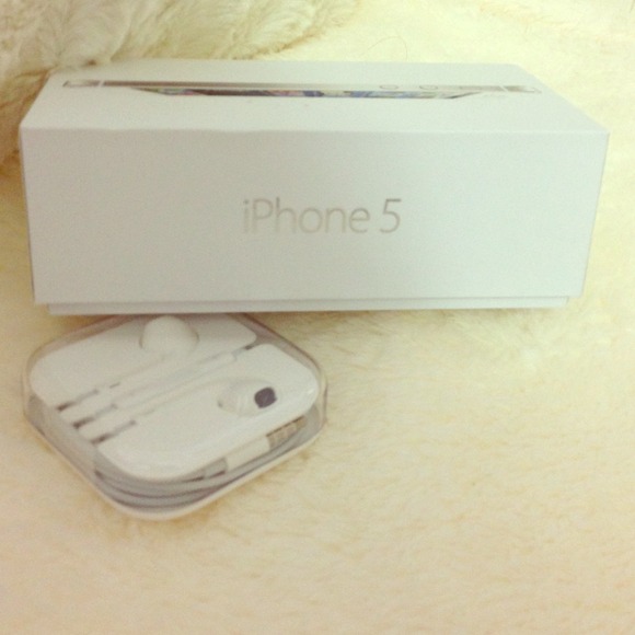 iPhone 5 box with earphones.