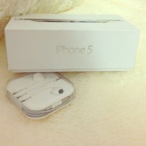iPhone 5 box with earphones.