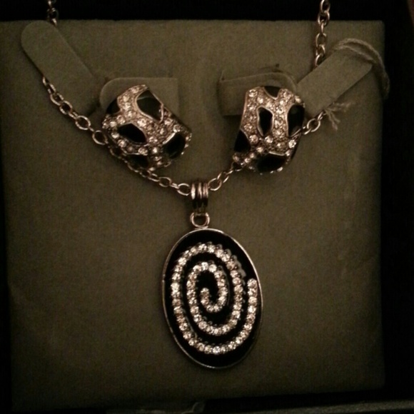 Errings and Necklace Box Set