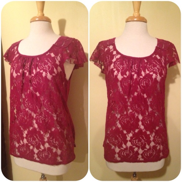 🚫SOLD🚫Burgundy Lace Top