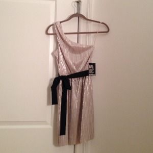 Express One-shoulder gold dress w/ black sash, XS