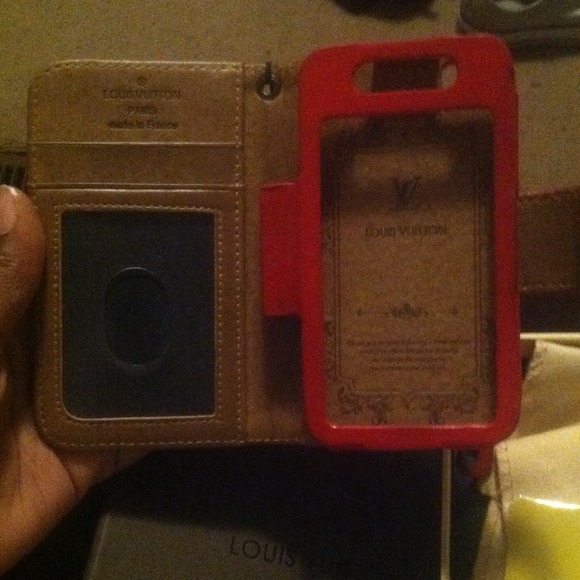 Back on the market. Beautiful red LV iPhone 4 case