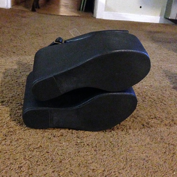 Substitute Floam Platform Sandals - Picture 3 of 4