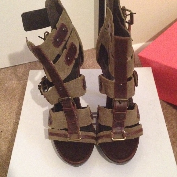 ❗️reduced❗️Army green and brown sandal