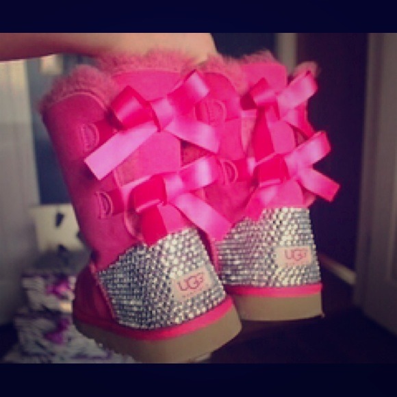 Pink glitzy bow uggs
