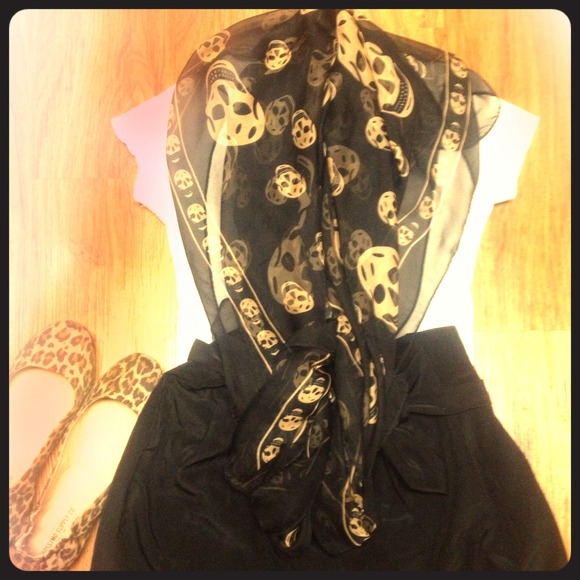 Black and Tan Alexander McQueen scarf