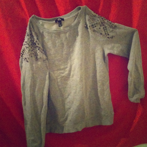 studed sweater with diamonds on shoulders. - Picture 1 of 2