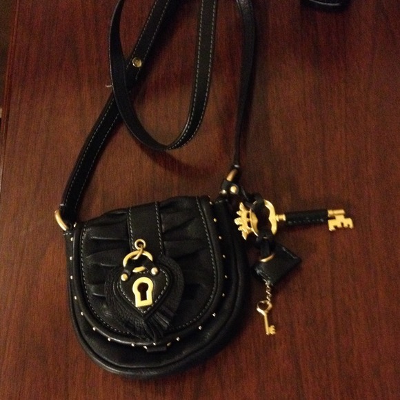 Black juicy Shoulder bag.