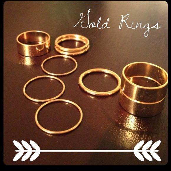 Set of 9 gold rings