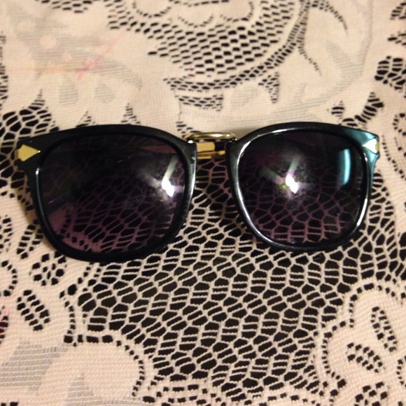 Urban outfitters sun glasses👓🎀
