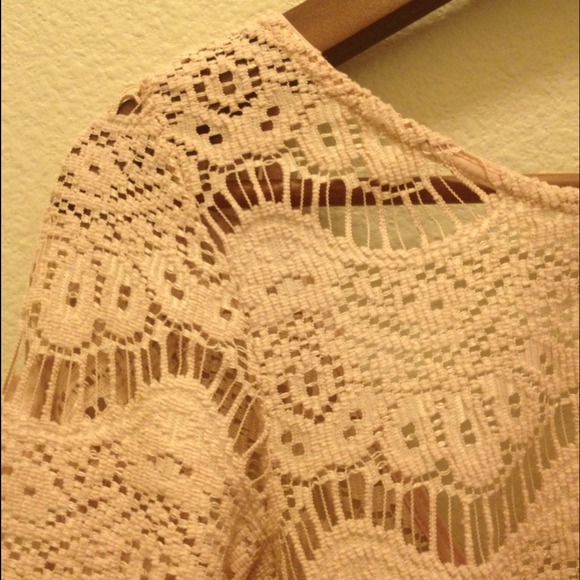 ✨Sold✨ZARA Silk Lace Top in Blush Pink - Picture 3 of 4