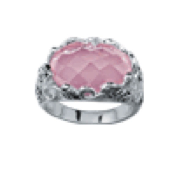 Host Pick 💍 ring - Picture 2 of 2