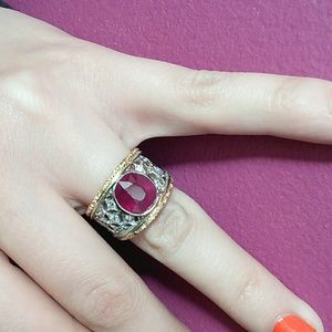 18k gold ring w Diamonds and Ruby design