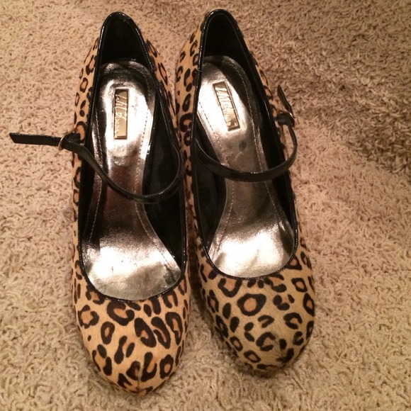 Leopard high heel pumps w/ patent leather strap 7