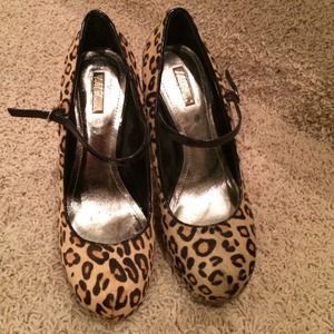 Leopard high heel pumps w/ patent leather strap 7