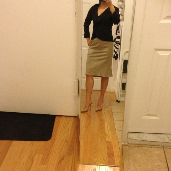 Bcbg tan skirt