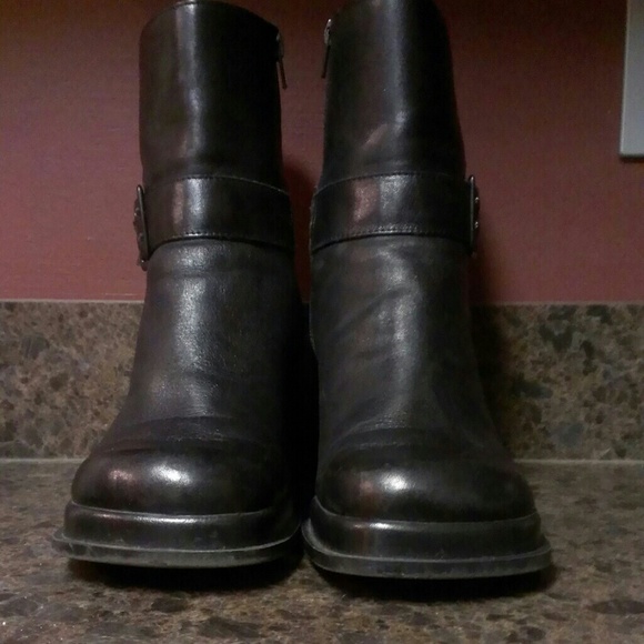 Boots - Picture 3 of 3