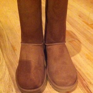 Authentic Classic Tall Chestnut Uggs