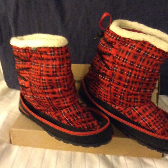 Timberland zip up n carry snow booties